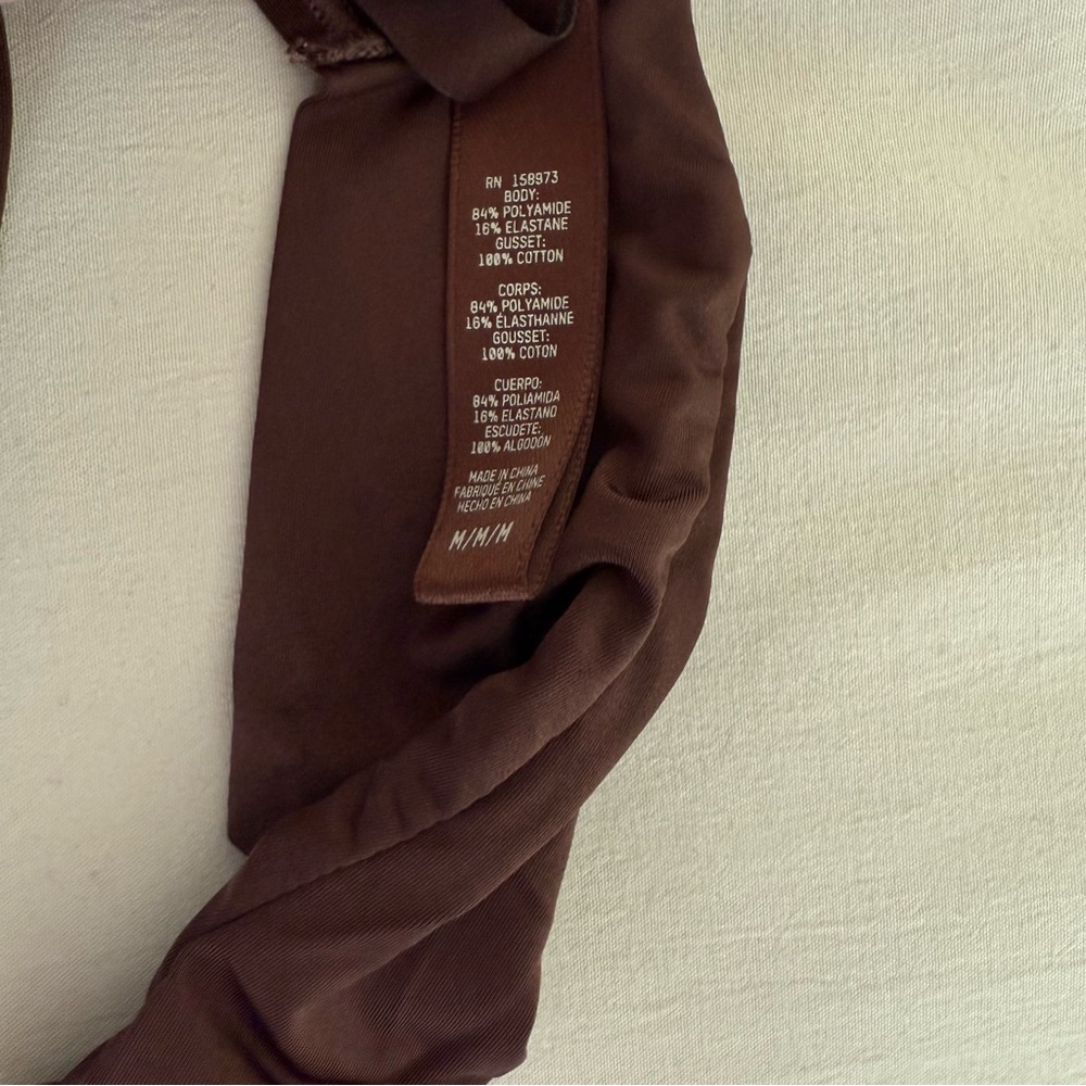 Skims 2-pack Shine Foundations Thong Black Brown Medium - Picture 7 of 7